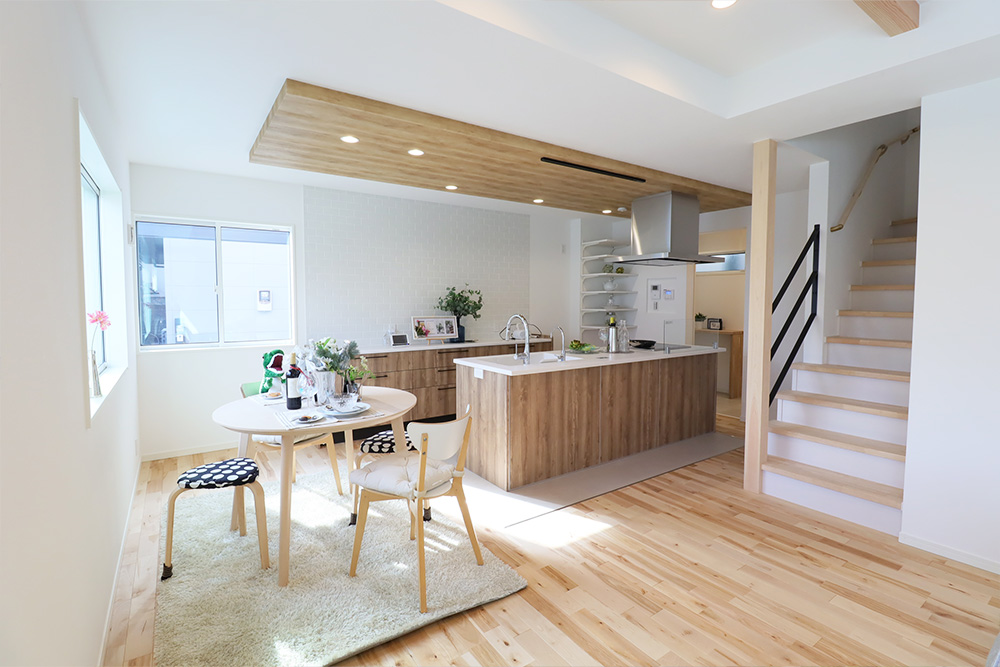 木の素材を生かした温もりを感じる住まい